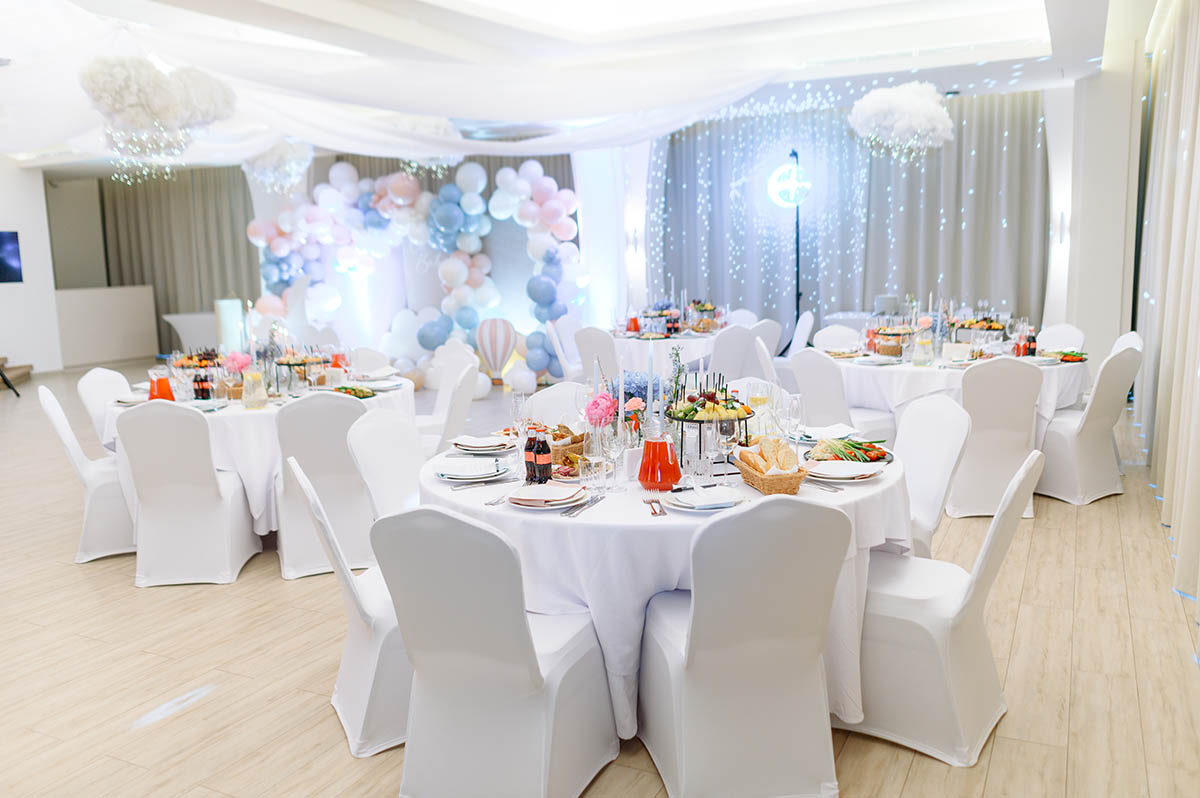 Сцена й освітлення банкетного залу Tsunami